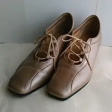 컴포트 클리닉 펌프스 23.5cm 베이지