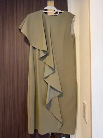 [ 새상품급 ] CELFORD 슬리브리스 무릎 기장 원피스 36