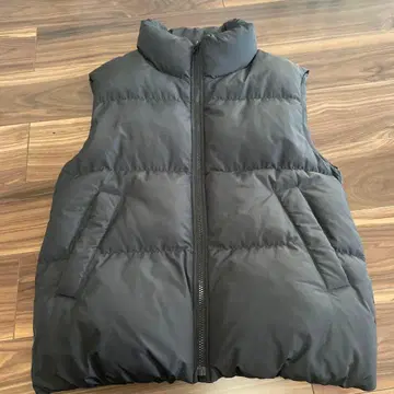 GU 블랙 다운 베스트