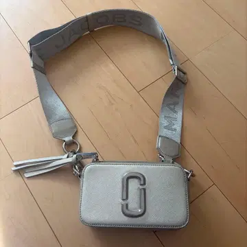 MARC JACOBS 실버 숄더백