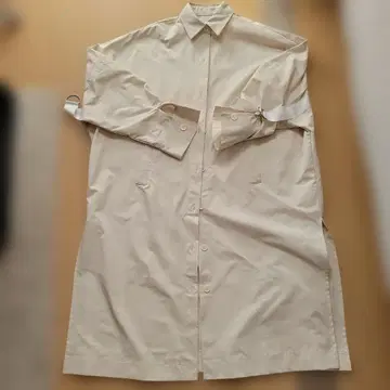 베이지 트렌치코트 셔츠 칼라