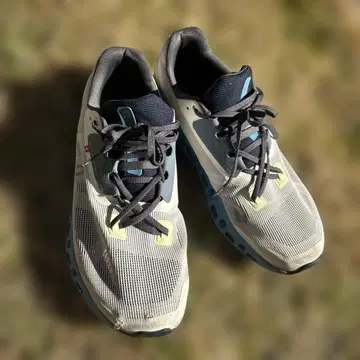 On 러닝화 그레이/네이비