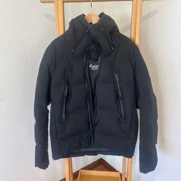 DESCENTE 블랙 다운 자켓