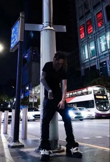 GUARD 스파이크 달린 블랙 데님 누가 팔아주세요