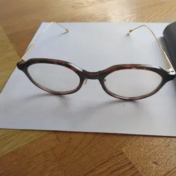 JINS 브라운 오벌 프레임 안경 케이스 포함