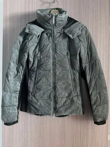 그레이 다운 자켓 후드 부착