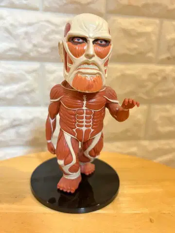 진격의 거인 메가 월드 컬렉션 초 대형 거인 피규어