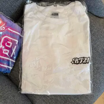 BT21 화이트 T셔츠 로고
