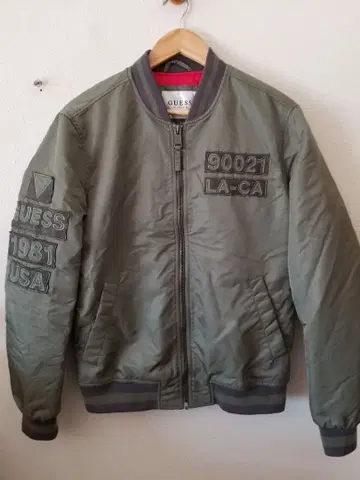 초미. GUESS 남성용 MA-1 충전솜 점퍼