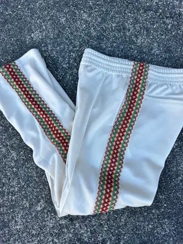 화이트 캐주얼 팬츠 사이드 스트라이프