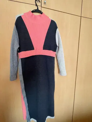 니트 원피스 하이넥 버튼 포함