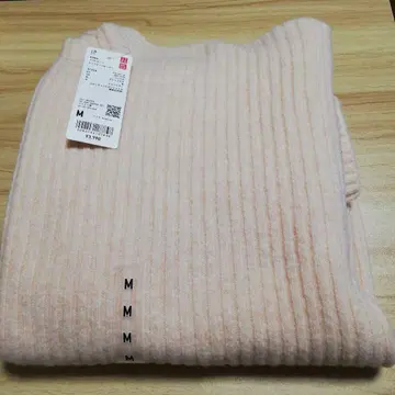 유니클로 수플레얀 모크넥 스웨터