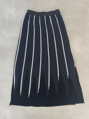 네이비 플리츠 롱 스커트