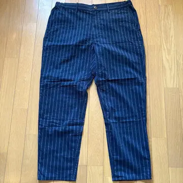 뉴발란스 슬랙스 네이비 스트라이프