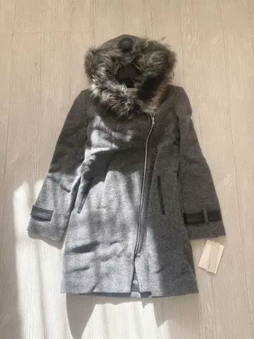 쁘띠 푸드레 그레이 코트