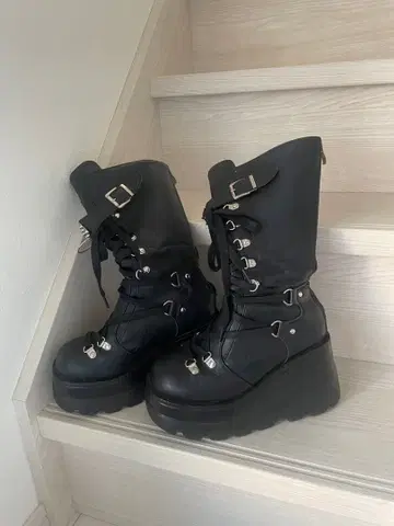 블랙 가죽 플랫폼 부츠