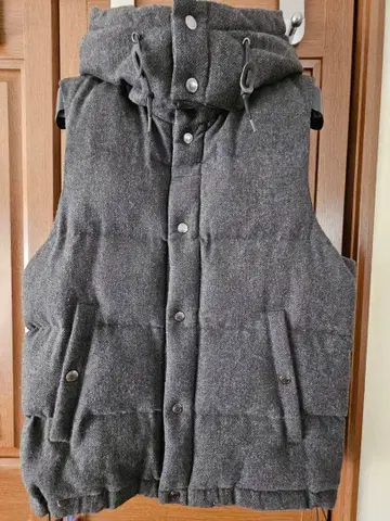 그레이 후드 부착 다운 베스트