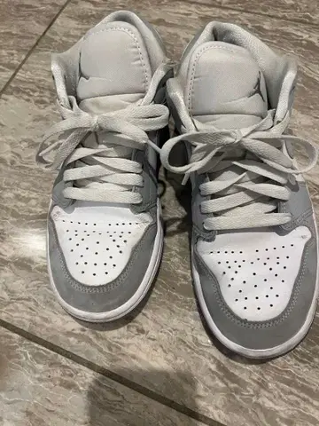 Jordan 그레이/화이트 스니커즈