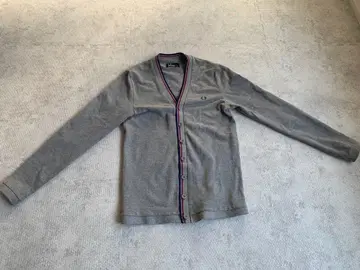 그레이 V넥 가디건