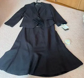 미사용 새상품 플레어 스커트 수트 3세트 13호 에마 제이