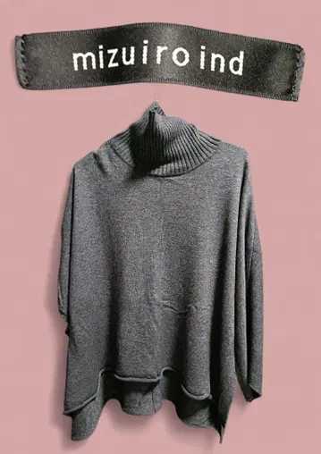 미즈이로 인드 그레이 터틀넥 니트