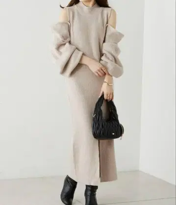 Chico 어깨 트임 하이넥 타이트 롱 원피스