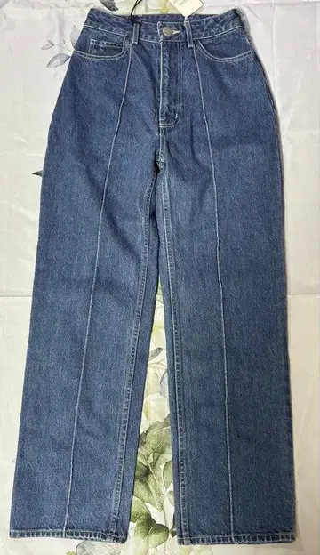 Her lip to 립 자수 하이웨스트 데님 팬츠