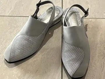 착용 1회 Monet 그레이 슬링백 펌프스 22.5cm EEE