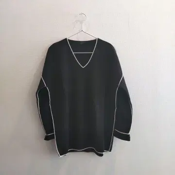 COS 블랙 V넥 스웨터 M