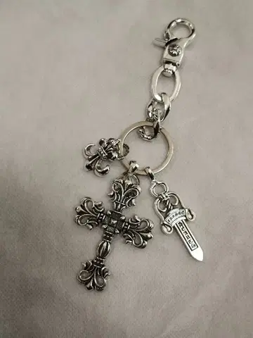 크로스와 검 참 포함 키링