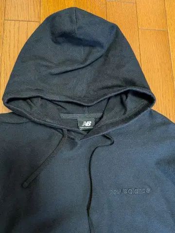 new balance 블랙 후드티 S AMT35137