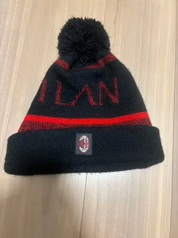 AC밀란 폼폼 포함 니트 모자