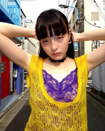 MOMENTEL Flower stud choker