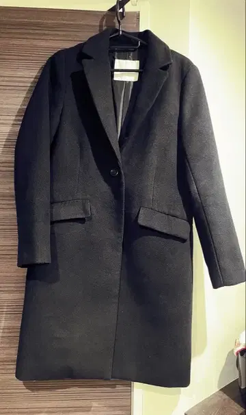 블랙 세실 맥비 코트