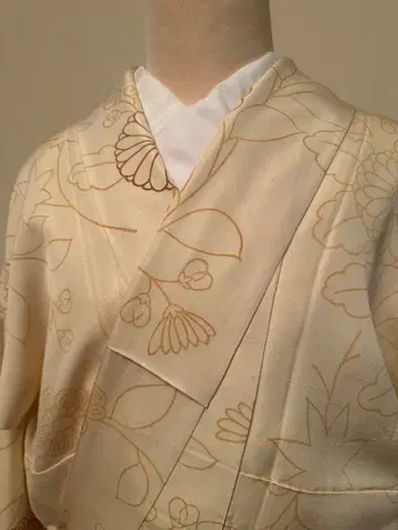 크림색 꽃무늬 자수 코몬 기모노
