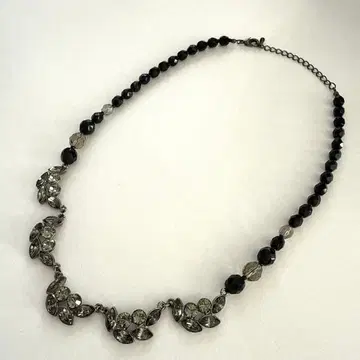 새상품 올리브 그린 리프 모티브 목걸이 도쿄 소와르