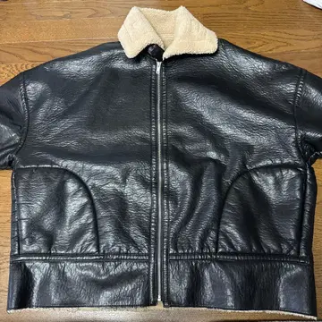 보아 트리밍 블랙 가죽 숏 자켓