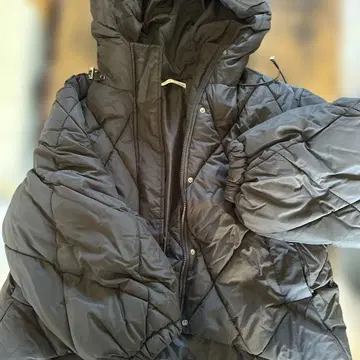 Petit Fleur 블랙 다운 자켓