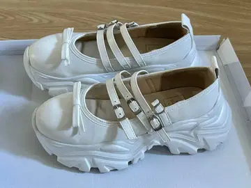 Alley by w closet 통굽 스니커즈 밸리 슈즈 화이트