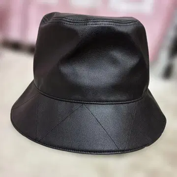 Celford 가죽 버킷 햇 블랙