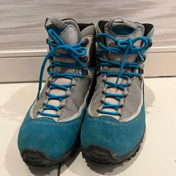 트레킹 슈즈 등산화 블루 계열 GORE-TEX
