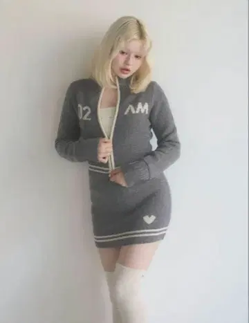 andmary Logo zip set up gray