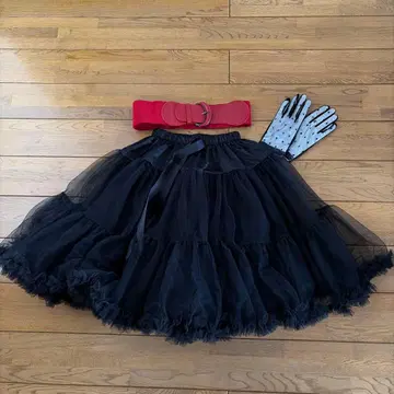 블랙 튤 스커트와 빨간색 벨트, 장갑 세트