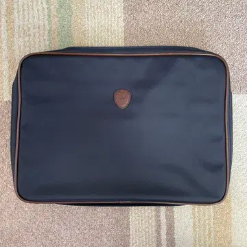 다케오 키쿠치 클러치백