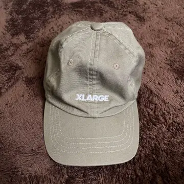 XLARGE 베이지 캡 로고 자수