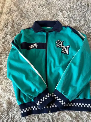 9090 Atmos 콜라보 트랙 자켓