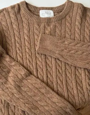 어반 리서치 베이지 니트 스웨터