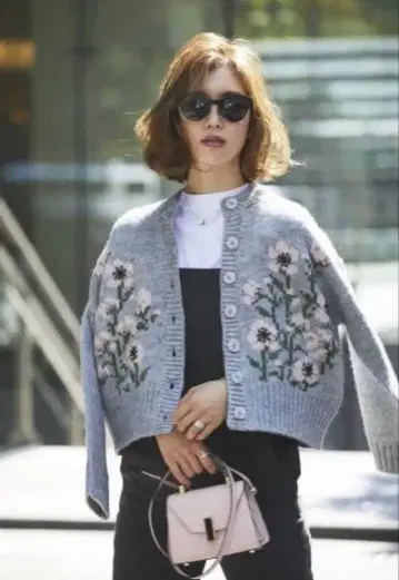 [ 새상품 ] SEVEN TEN 그레이 꽃무늬 자수 니트 가디건