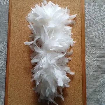 화이트 깃털 장식 아이템 자투리