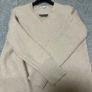 유니클로 캐시미어 베이지 V넥 스웨터 니트 긴팔